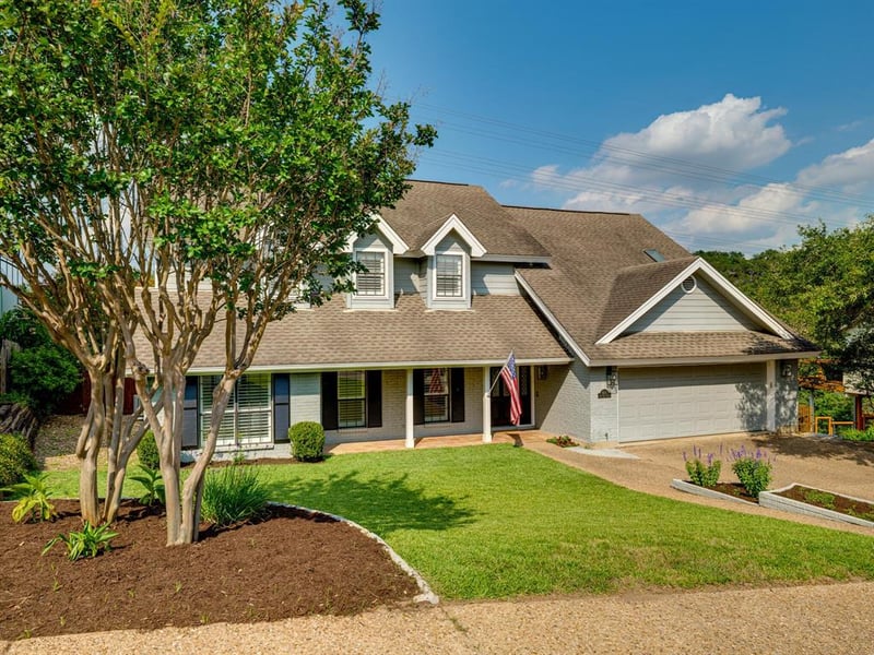 Virtual tour of 1605 Bay Hill Dr