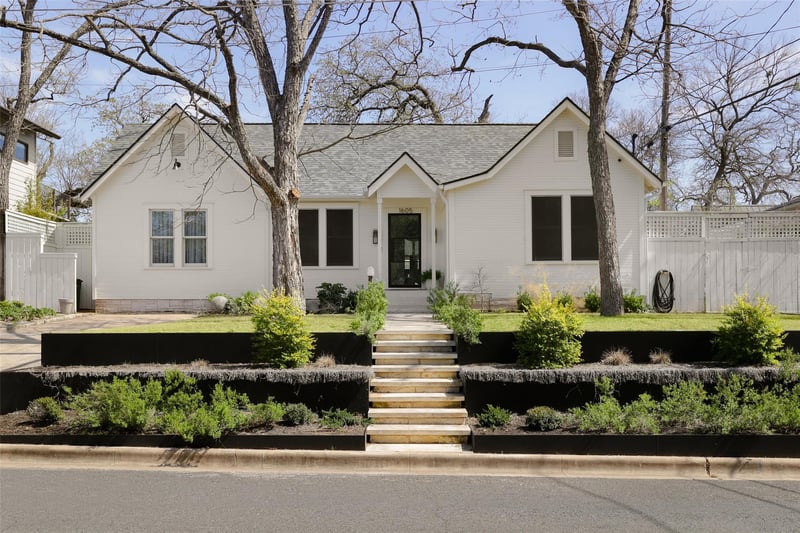Virtual tour of 1605 Raleigh Ave