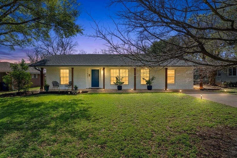 Virtual tour of 1605 Ridgemont DR