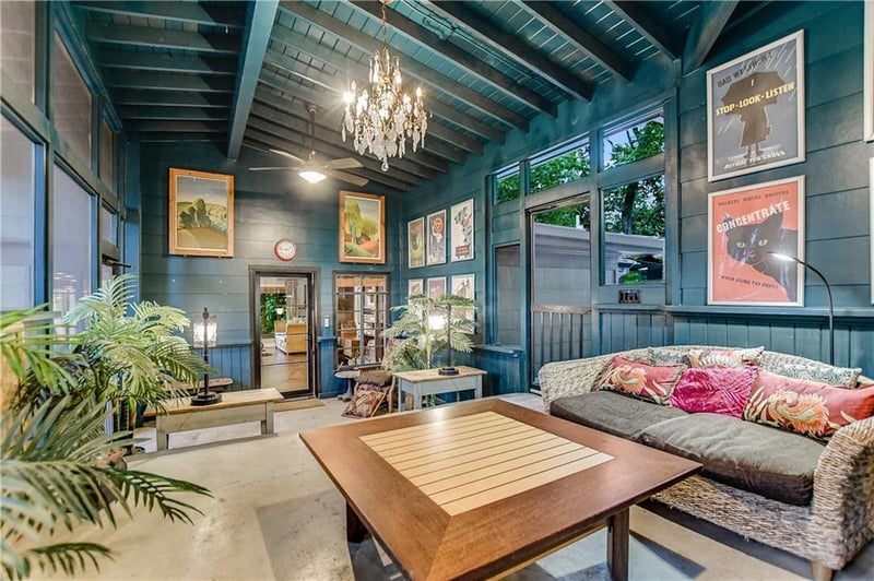 Virtual tour of 1606 Kenwood Ave