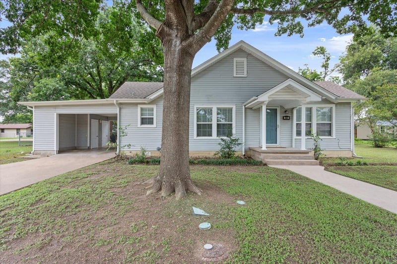 Virtual tour of 1607 N Harding Ave