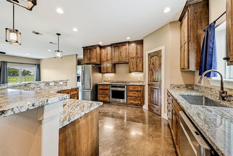 Virtual tour of 1608 County Road 204