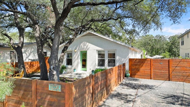 Virtual tour of 1608 Morgan LN