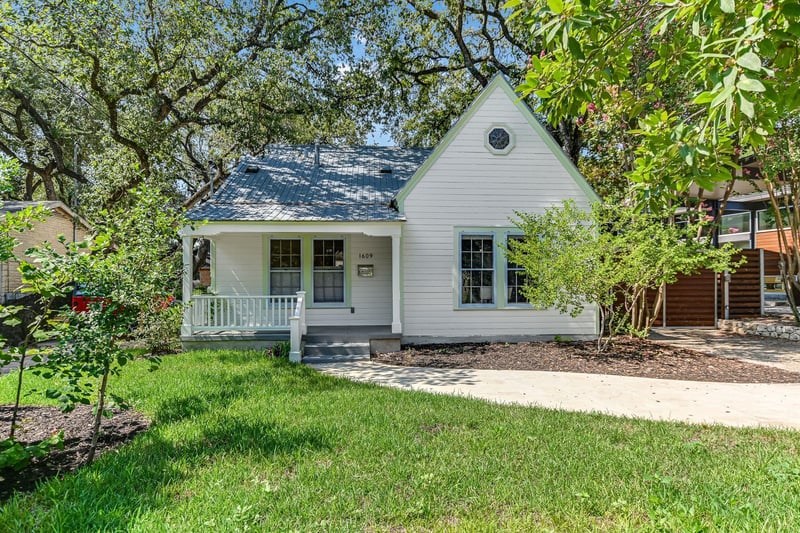 Virtual tour of 1609 Linscomb Ave