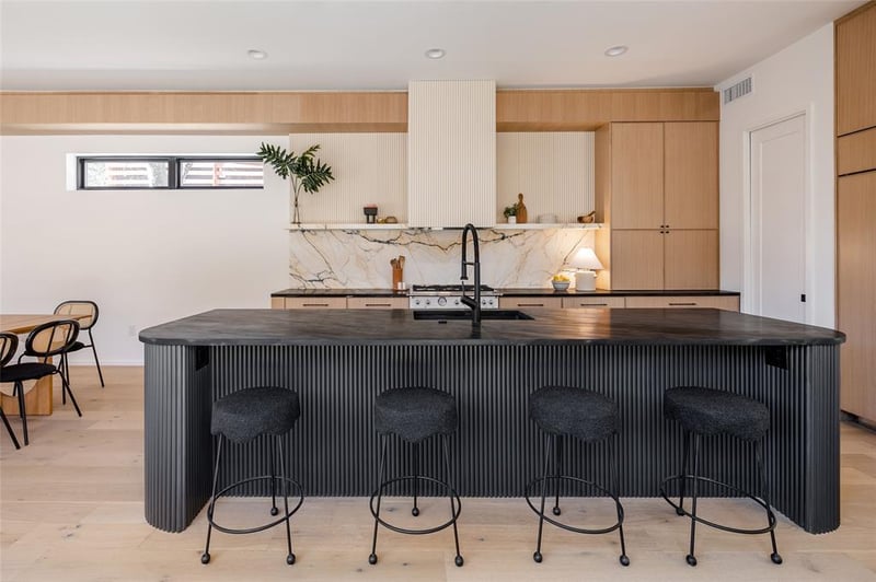 Virtual tour of 1609 W 12th ST