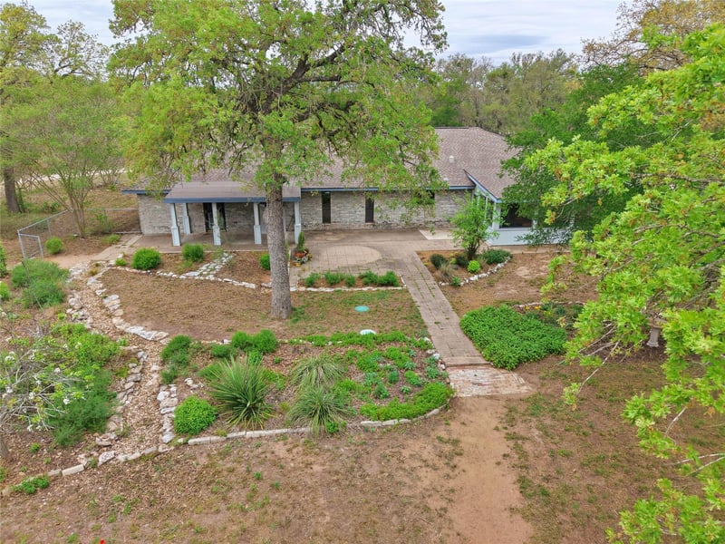 Virtual tour of 161 Shady Oaks Loop
