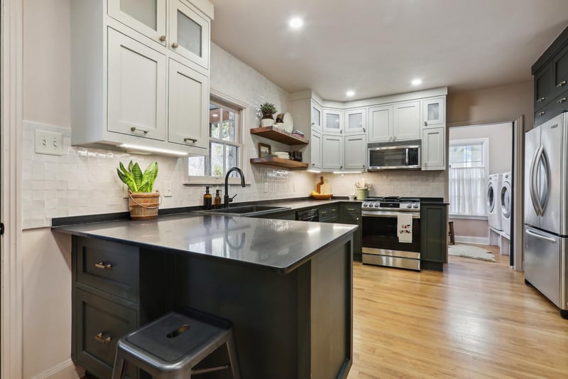 Virtual tour of 1610 Alta Vista Ave