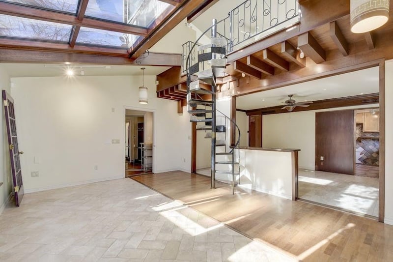 Virtual tour of 1610 Bauerle Ave