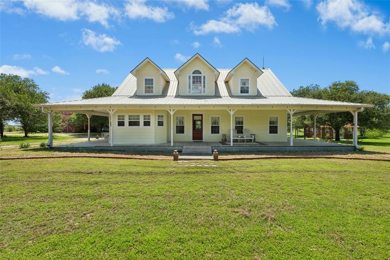 Virtual tour of 1610 County Road 463