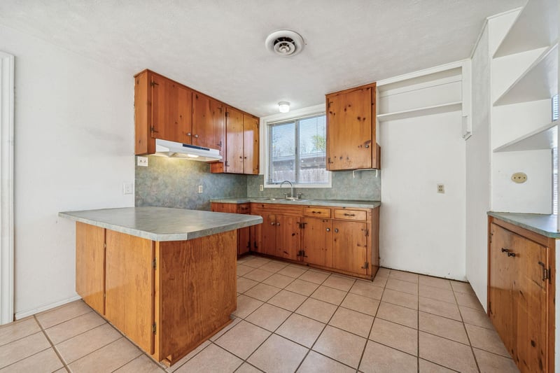 Virtual tour of 1611 Cloverleaf Dr