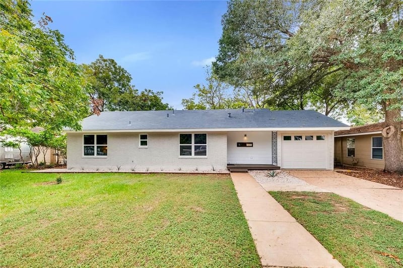 Virtual tour of 1611 Glenvalley Dr N