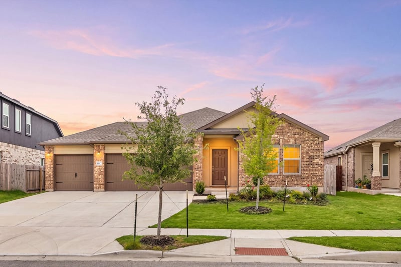 Virtual tour of 1612 Devine Lake BND