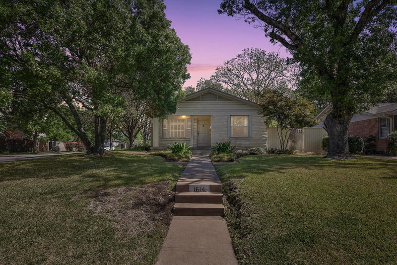 Virtual tour of 1614 Preston Ave