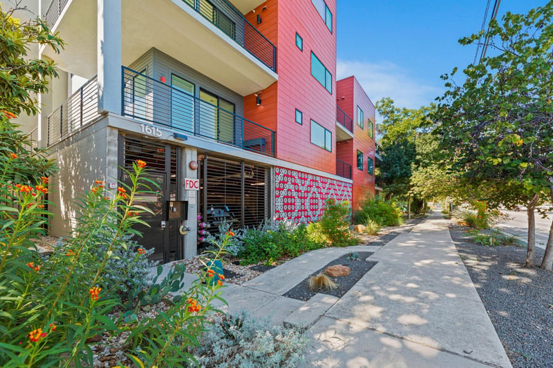 Virtual tour of 1615 E 7th St Unit #202