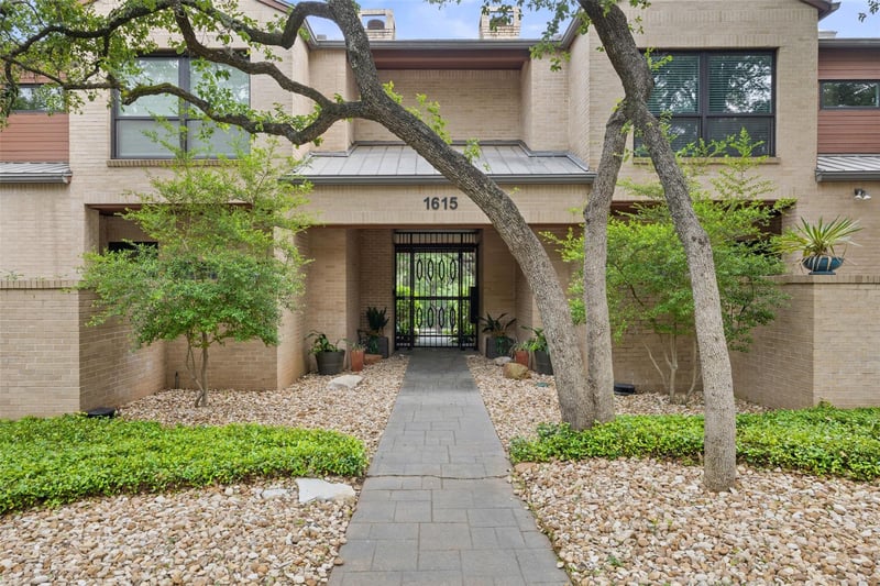 Virtual tour of 1615 Spyglass DR Unit #4