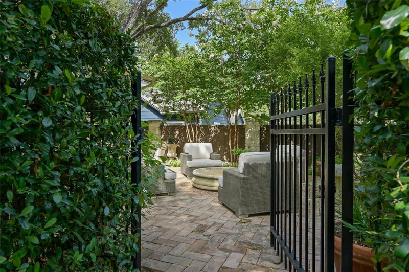 Virtual tour of 1617 Mohle DR