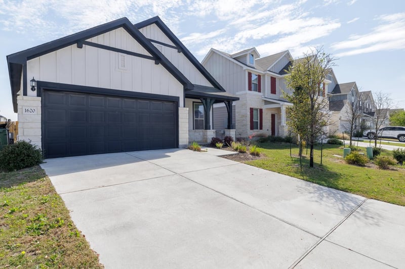 Virtual tour of 1620 Holly Lake DR