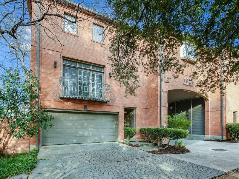 Virtual tour of 1626 Palma PLZ Unit #1