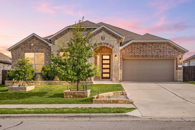 Virtual tour of 1633 Weavers BND