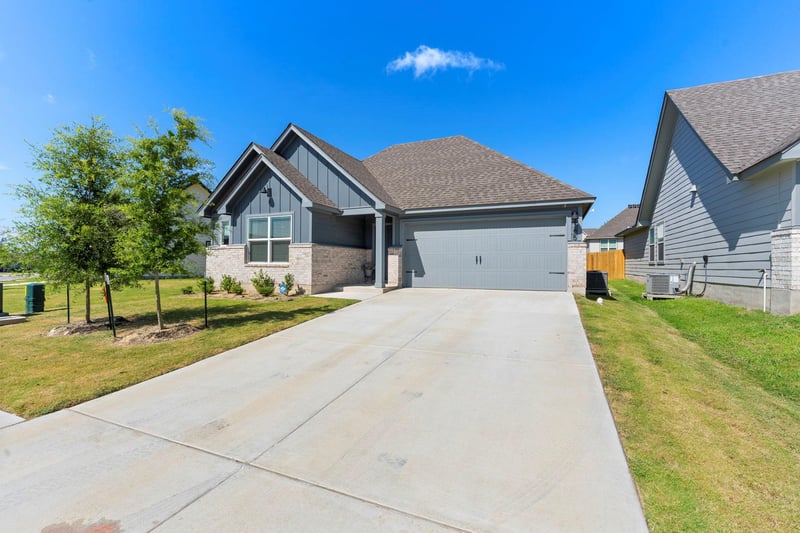 Virtual tour of 165 Hugh DR
