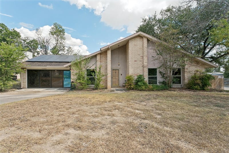 Virtual tour of 16602 Martins Ferry St