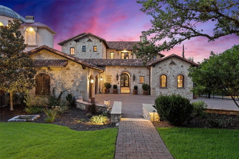 Virtual tour of 16714 Forest WAY