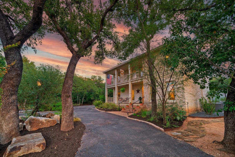 Virtual tour of 16807 Trail Of The Woods