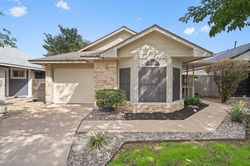Virtual tour of 16811 Village Oak LOOP