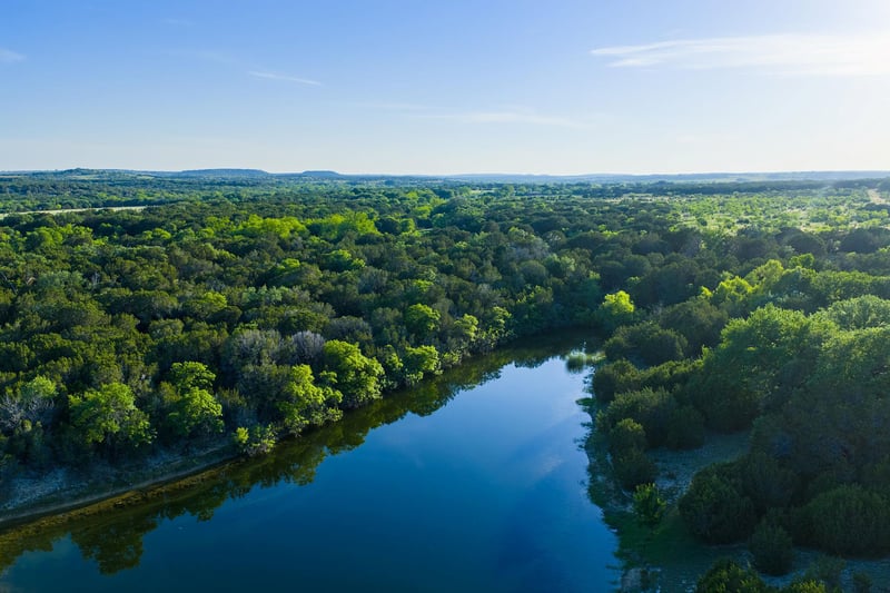 Virtual tour of 16833 County Road 2200