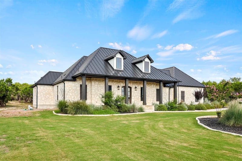 Virtual tour of 1687 Noble TRL
