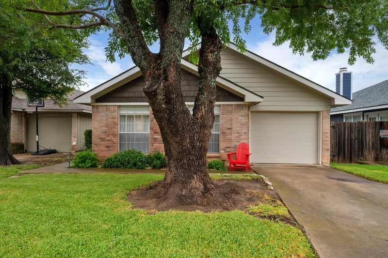 Virtual tour of 16931 Whitebrush Loop