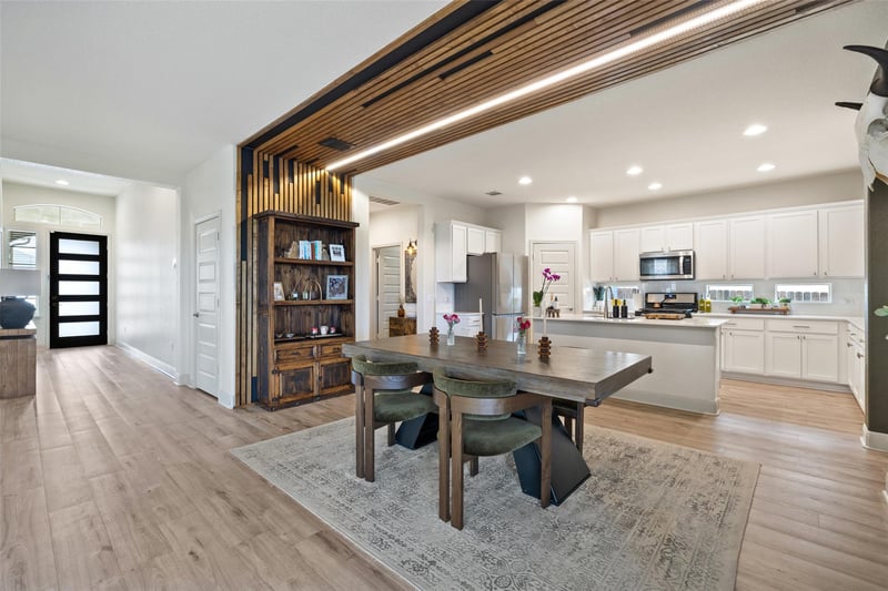 Virtual tour of 16936 Aventura Ave