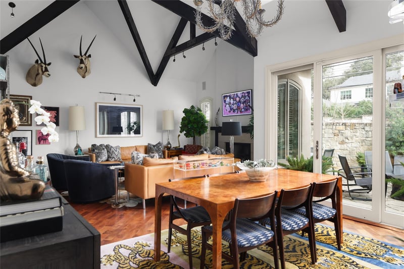 Virtual tour of 1700 Mohle DR