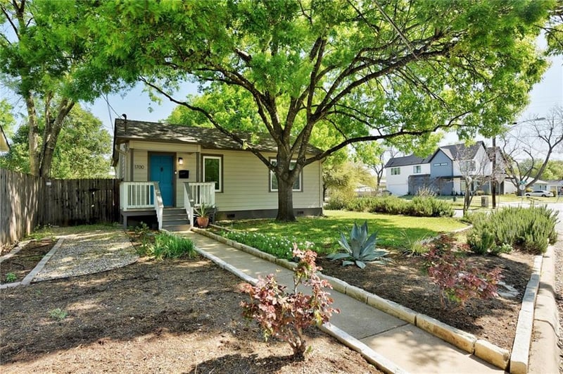 Virtual tour of 1700 Payne Ave