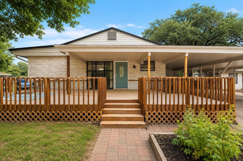 Virtual tour of 1700 W 7th ST