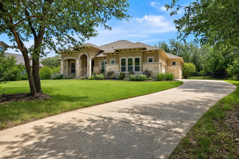 Virtual tour of 17001 Northlake Hills DR