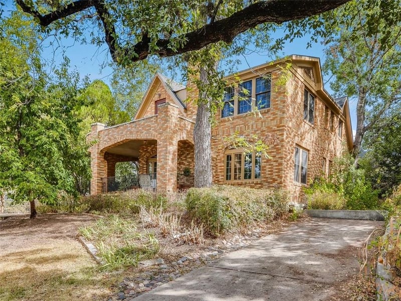 Virtual tour of 1701 Alta Vista Ave