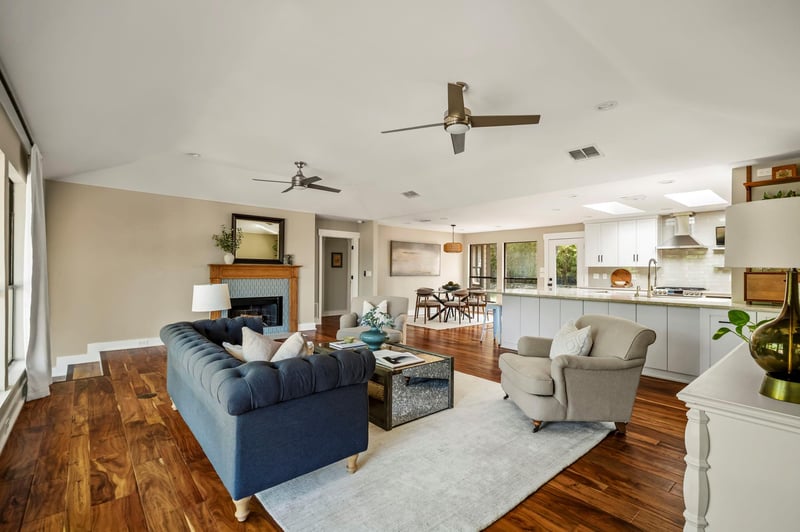 Virtual tour of 1701 Cresthaven DR