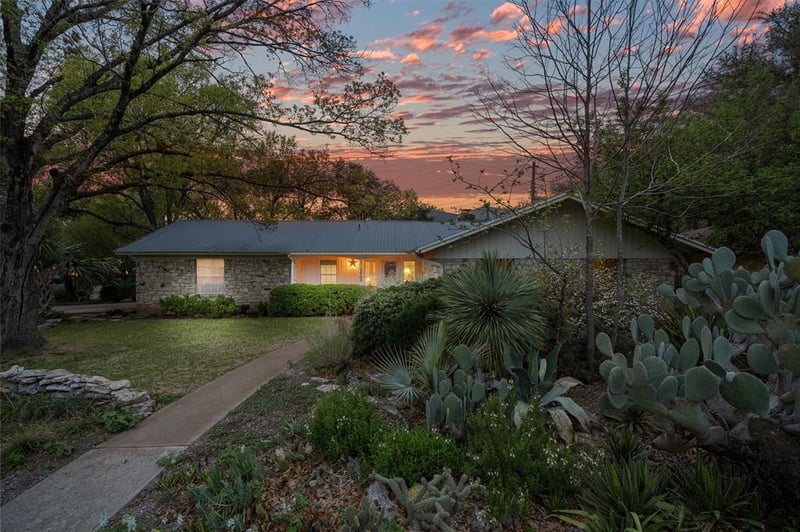 Virtual tour of 1702 Barton Hills DR