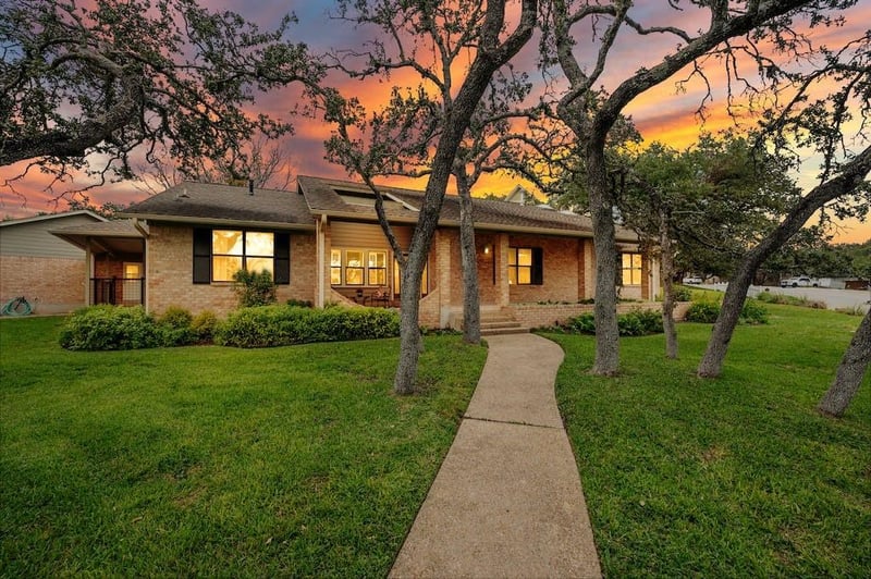 Virtual tour of 1702 Bay Hill DR