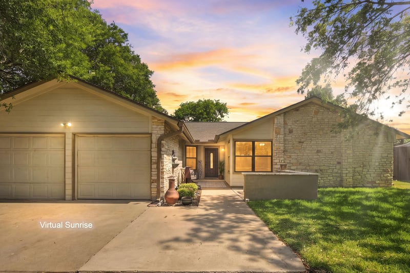 Virtual tour of 1702 E Messick LOOP