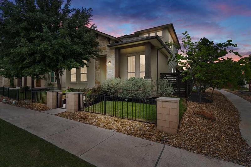 Virtual tour of 1702 Frontier Valley Dr