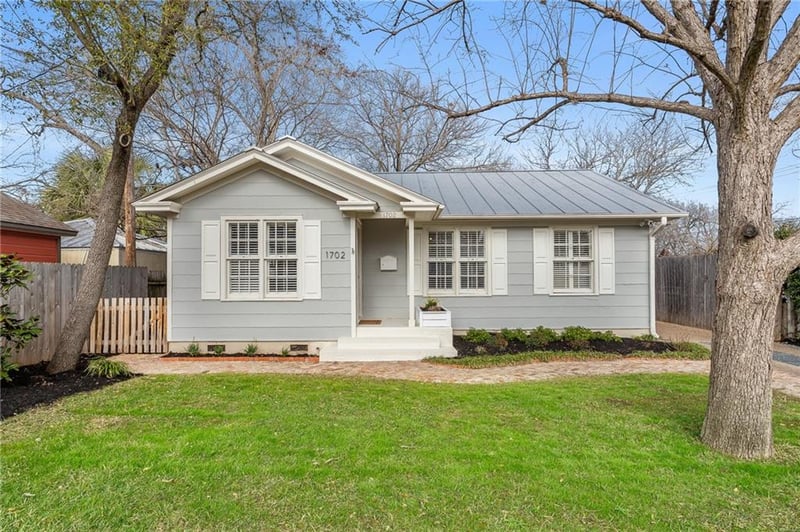 Virtual tour of 1702 W 32nd ST