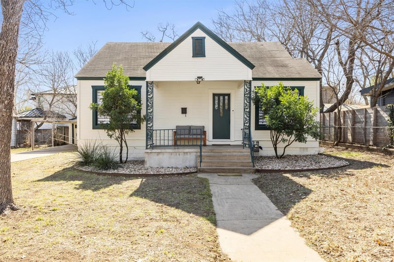 Virtual tour of 1703 Dywer Ave