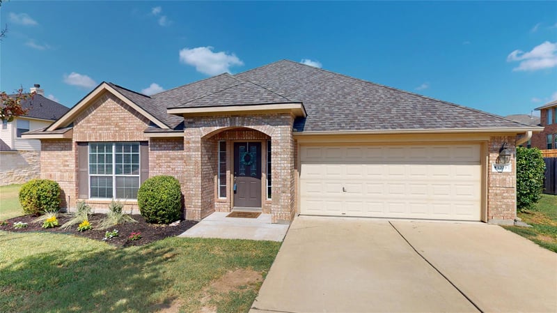 Virtual tour of 1703 Oakland DR
