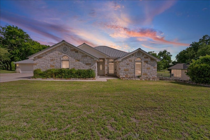 Virtual tour of 1703 Wofford DR