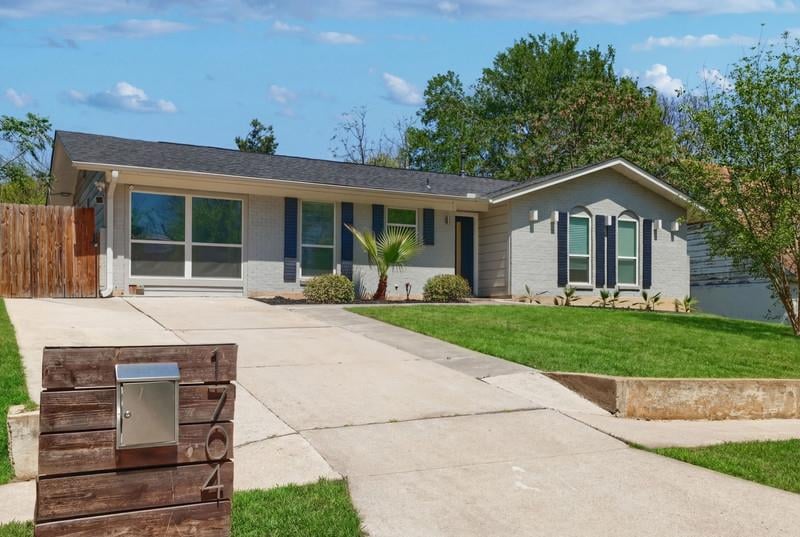 Virtual tour of 1704 Alleghany DR