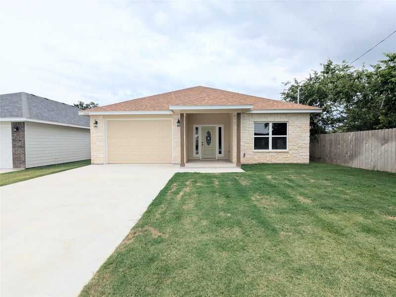 Virtual tour of 1704 E Avenue G