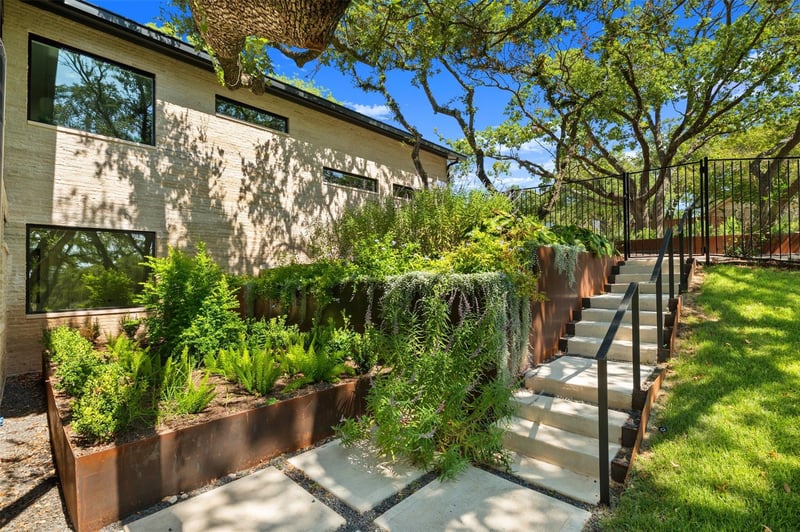 Virtual tour of 1704 Trevino DR