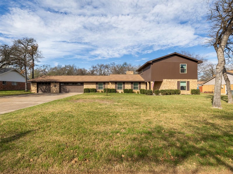 Virtual tour of 1704 Yokley RD